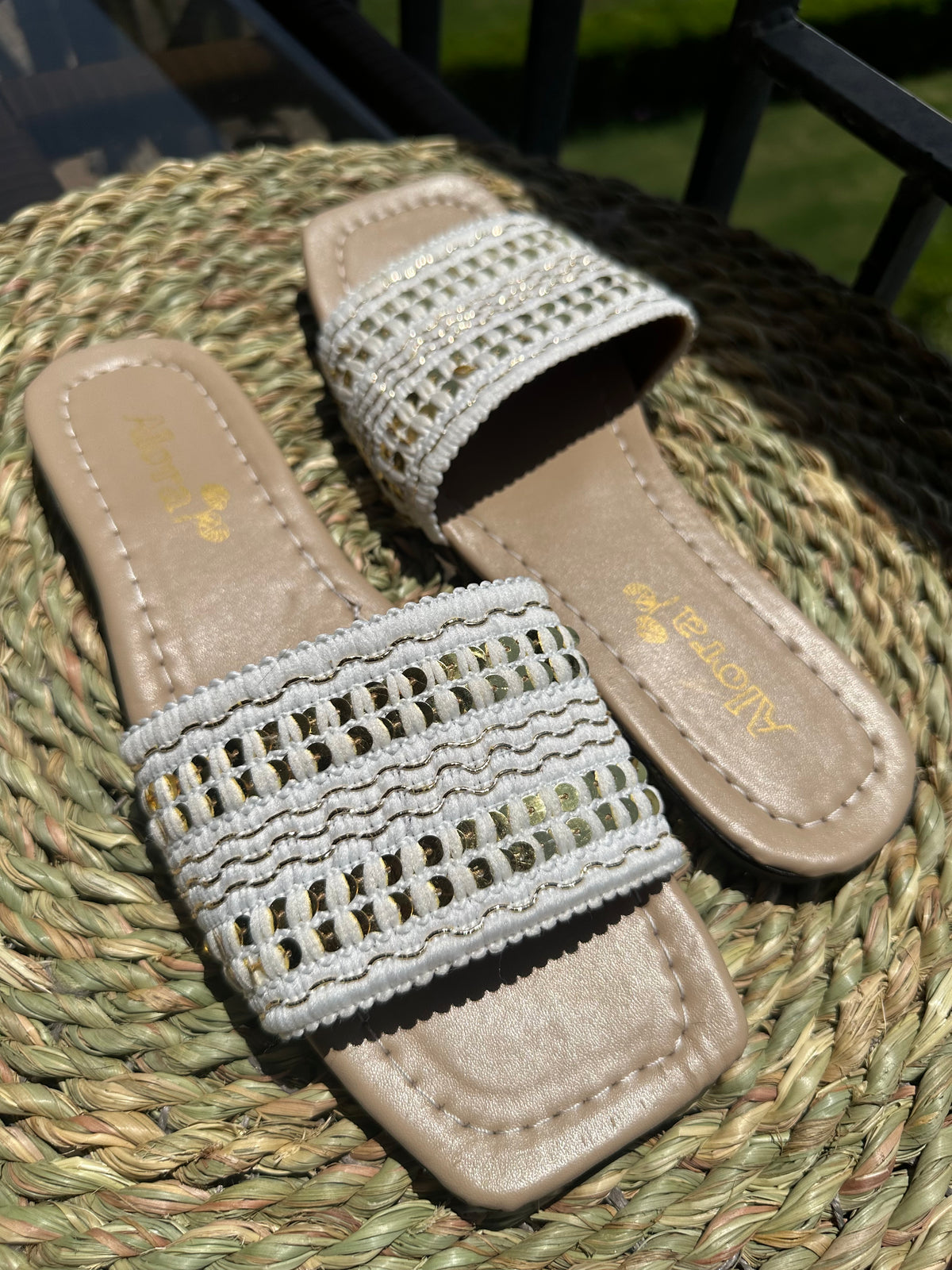 Slipper white with golden touch