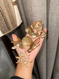 Golden brooches ✨✨ pack of 6 brooches .