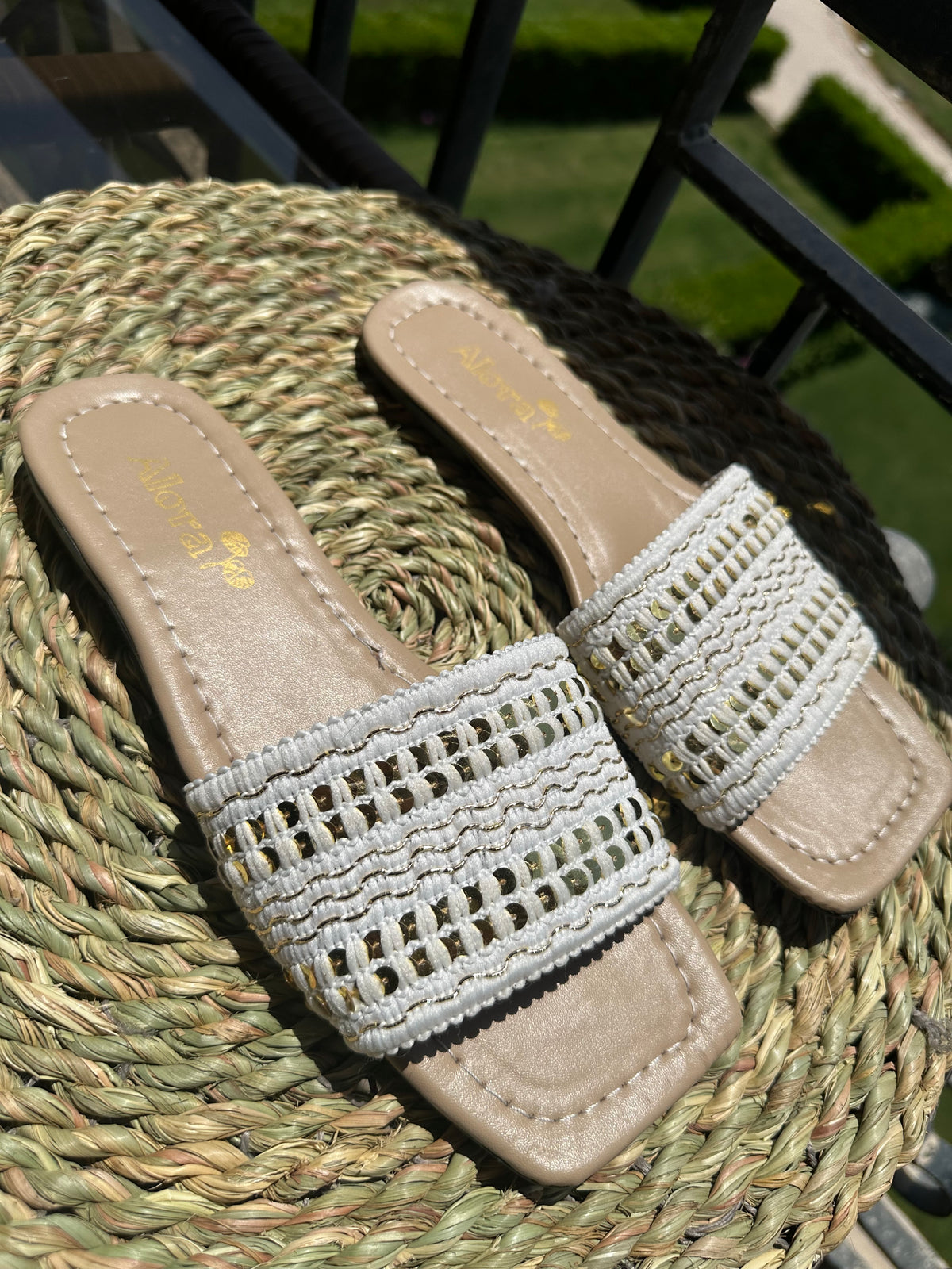 Slipper white with golden touch